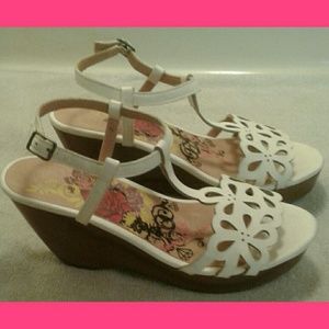 ROCKS AND CANDY WHITE WOMANS SANDELS